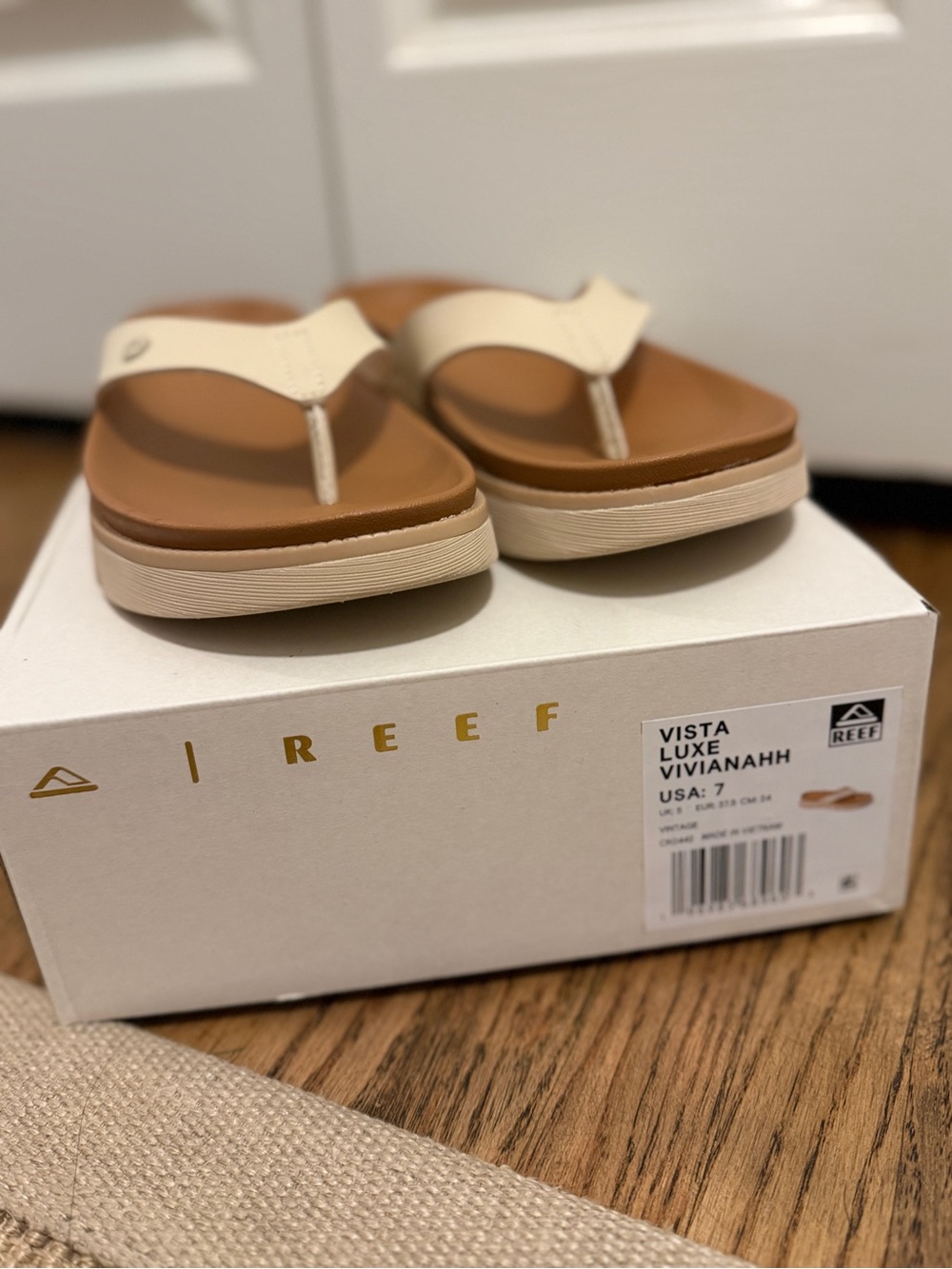 Reef Women’s Vista Luxe Vivianhh Cream/Tan Platform Thong Sandal - Picture 7 of 8